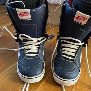 And snowboard bots size9 new